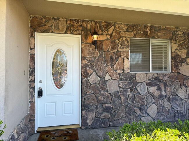 Building Photo - 4-bedroom single story in East Modesto!