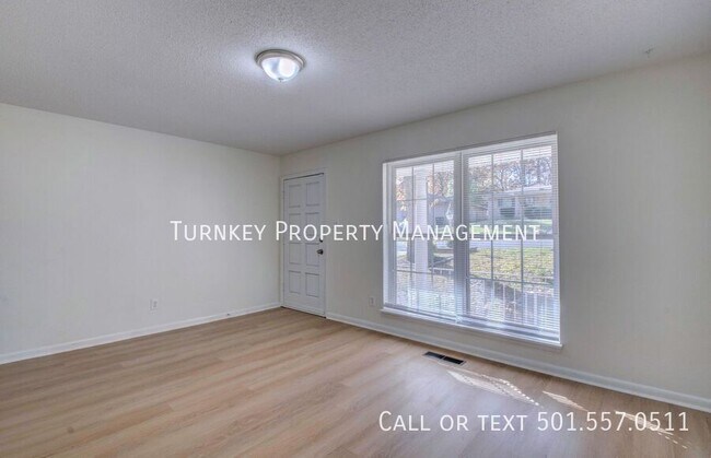 Foto del edificio - 2511 Montreal Dr