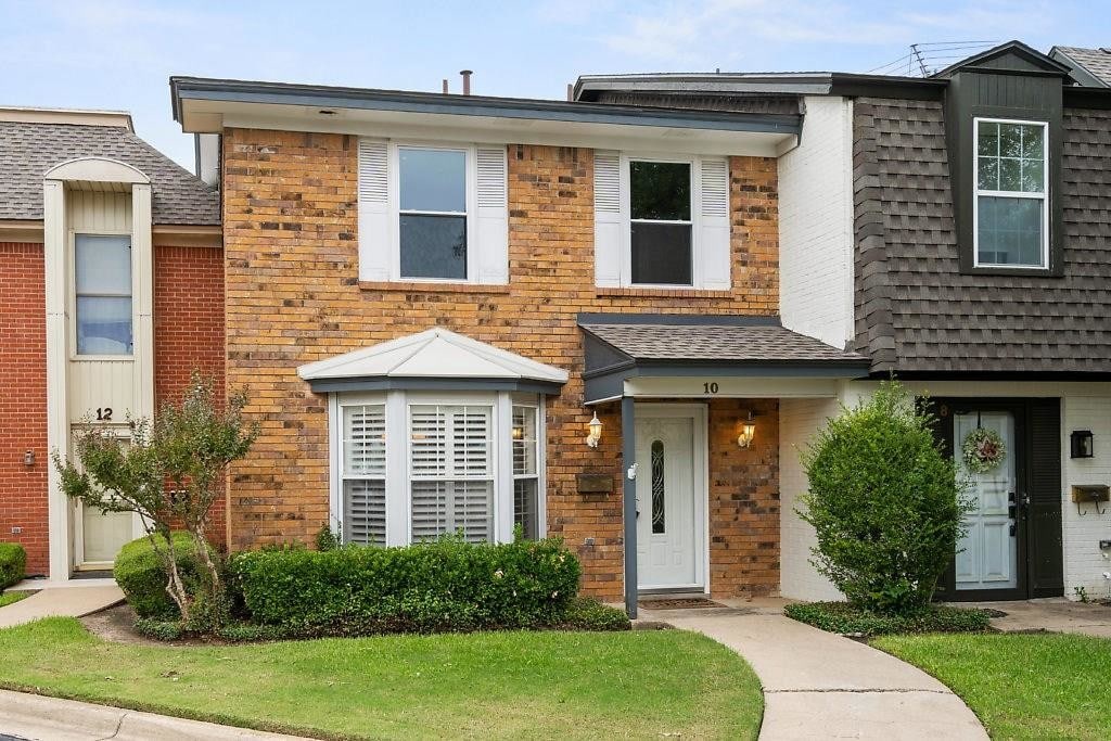 10 1 Main Pl, Benbrook, TX 76126 Condo for Rent in Benbrook, TX
