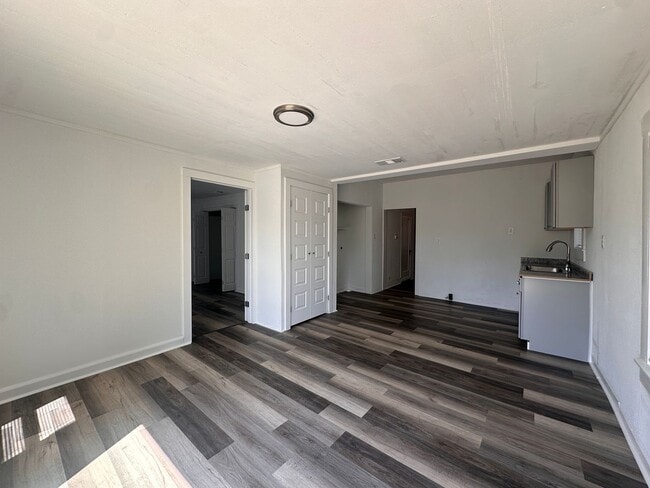 Building Photo - Remodeled 3 Bedroom 1.5 Bathroom Home | Wood Floors | Laundry Connections