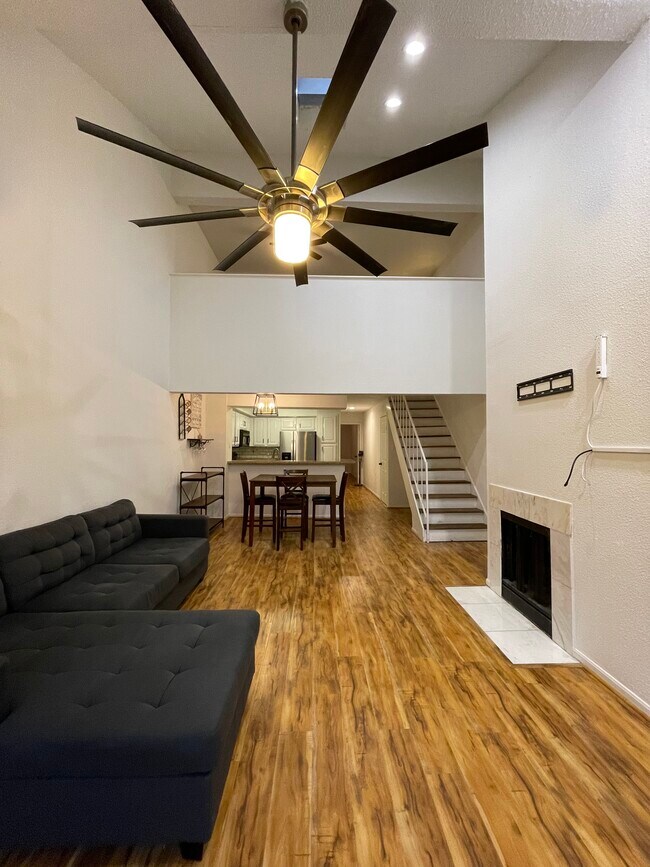 Foto del edificio - 2425 Holly Hall St