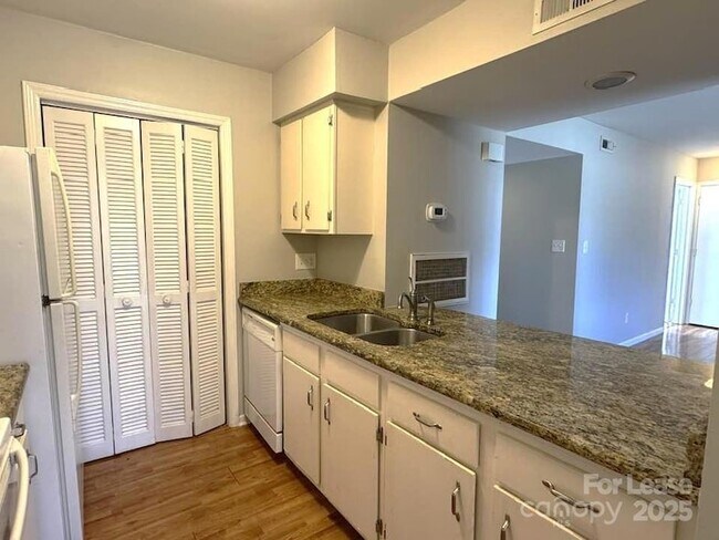 Foto del edificio - 11157 Harrowfield Rd