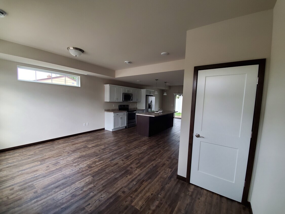 1041 S 12th Ave, Wausau, WI 54401 Townhouse for Rent in Wausau, WI