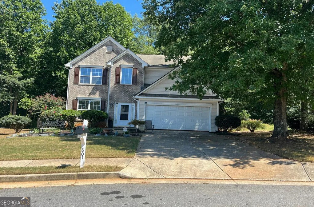 Foto principal - 801 Winbrook Dr