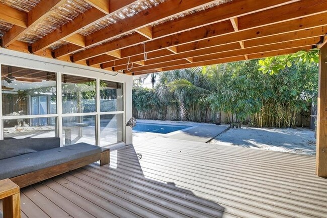 Foto del edificio - 2740 NE 34th St