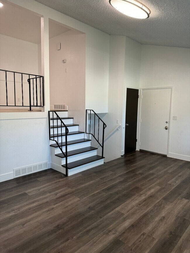 Building Photo - 78 W 990 S