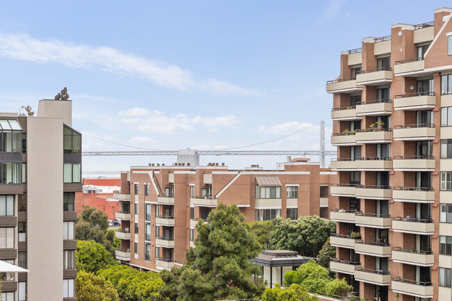 Building Photo - 220 Lombard St