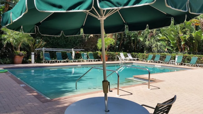 Building Photo - ** BEAUTIFUL UPDATED FURNISHED 2/2 CONDO I...