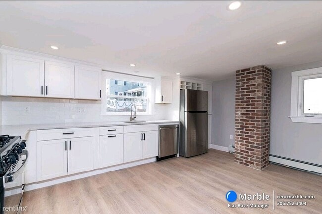 Building Photo - 3 br, 2 bath House - 10 Japonica St