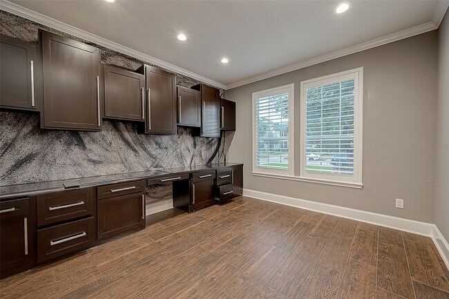 Foto del edificio - 1419 Kyle Hill Ln