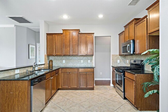 Building Photo - 14807 Fall Creek View Dr