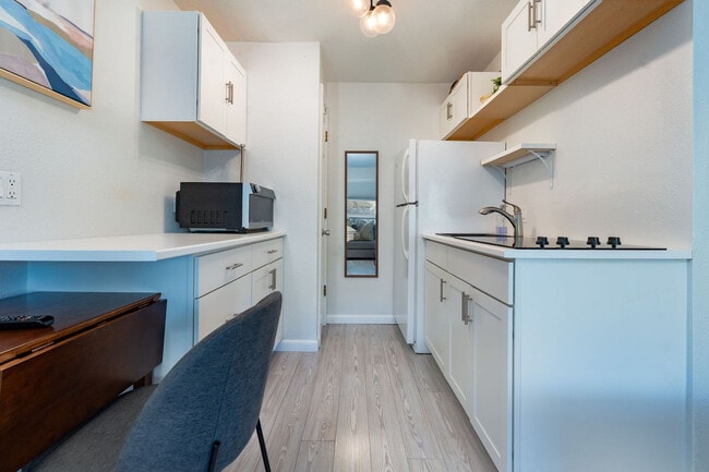 Building Photo - 900 E Hopkins Ave