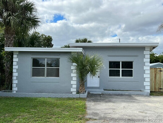 Building Photo - 1883 Breezy Ln