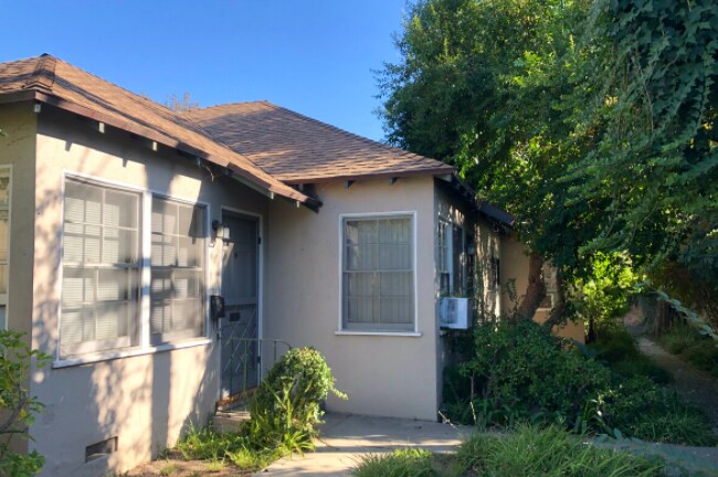 Primary Photo - 13910 Burbank Blvd