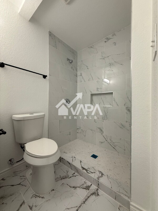 Building Photo - 4743 Swann Ln
