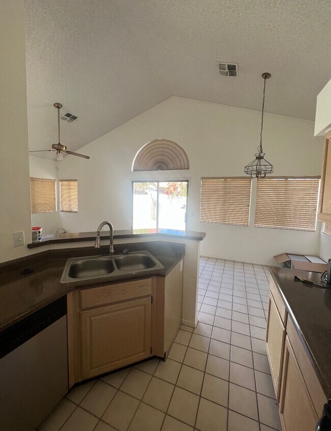 Foto del edificio - 4556 W Ivanhoe St