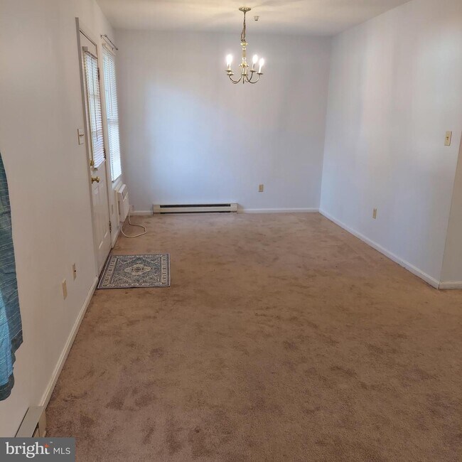 4065 Rose Bud Ct, Edinburg, VA 22824 Room for Rent in Edinburg, VA