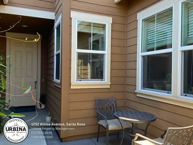 Foto del edificio - Newer Home, Beautiful Santa Rosa Property!