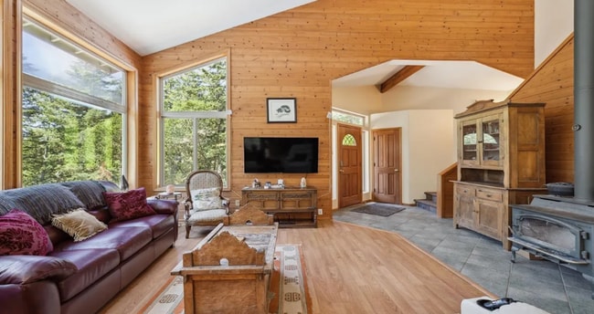 Building Photo - 25151 Pleasant View Dr