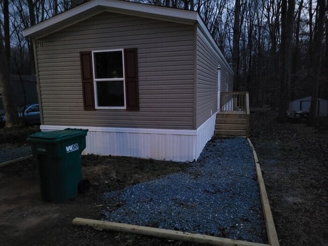 Building Photo - Beautiful Manufactured home/ First Month L...