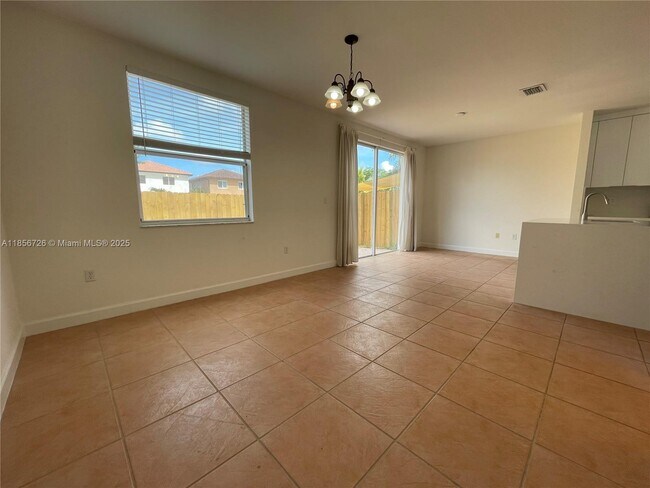 Building Photo - 968 NE 41st Pl
