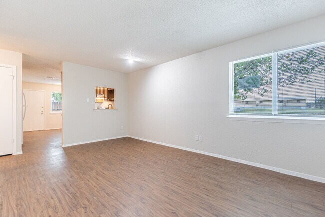 Foto del edificio - 323 W William Cannon Dr