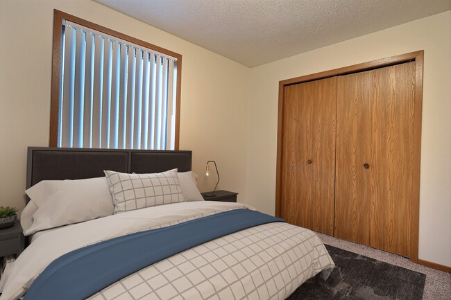 Fargo, ND Southgate Apartments | Bedroom - Southgate