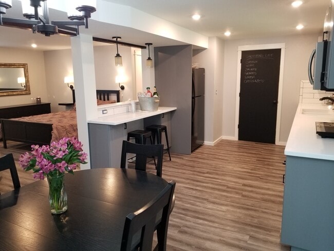 Foto del edificio - 6675 Canterbury Dr