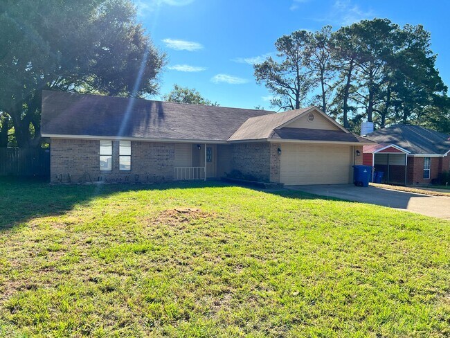 Foto del edificio - 411 Hickory Rd