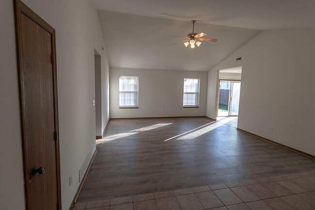 Foto del edificio - 1602 Typhoon Dr