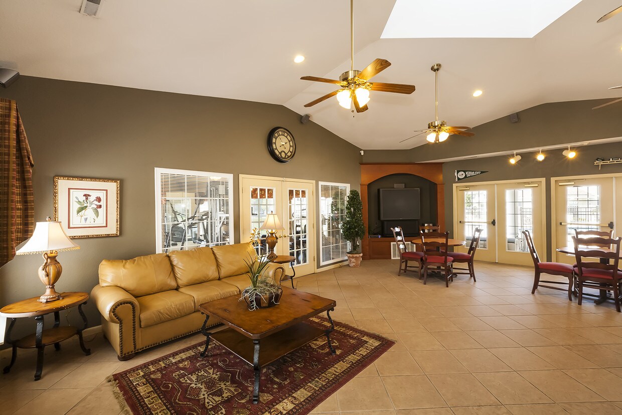 The Glenn on Forest Apartment Homes Rentals Lansing, MI