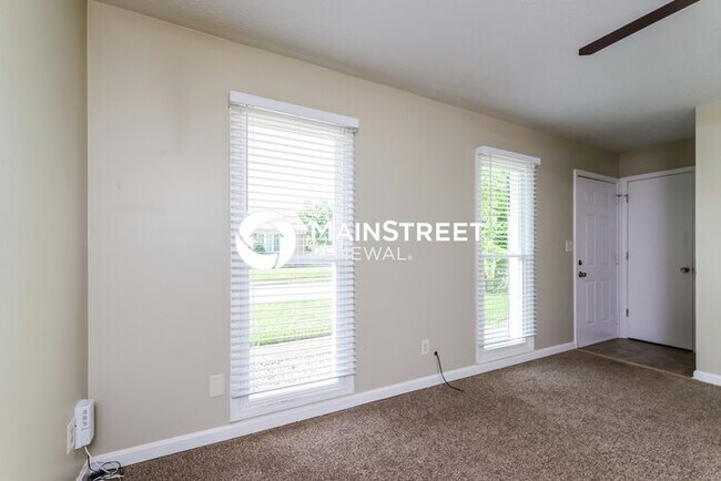Building Photo - 4 Bedroom Pet-Friendly Home in Louisville, KY with Main Street Renewal