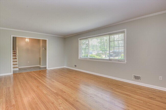 Building Photo - 813 Hammond Dr