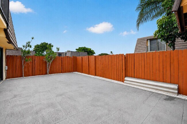 Building Photo - 744 Springdale Cir