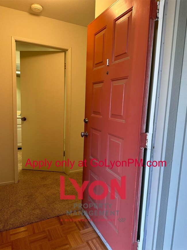 Building Photo - 1 bed/1 bath downstairs unit in Arden Arcade