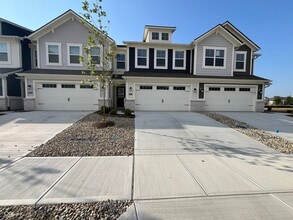 Building Photo - 437 Monarch Ln