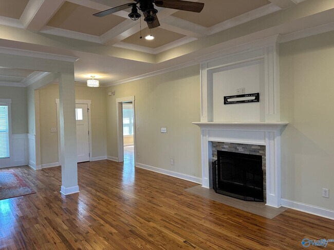 Building Photo - 211 Black Oak Dr NE