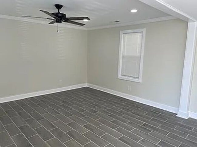 Foto del edificio - NEWLY REBUILT ONE LEVEL LIVING SPACE