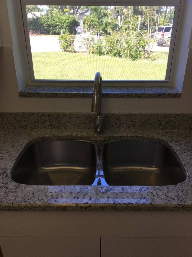 Foto del edificio - 6545 Katherine Ct