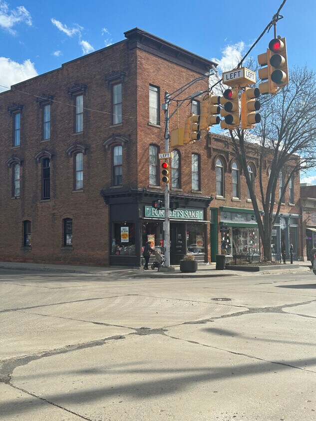 Primary Photo - 438 N Main St