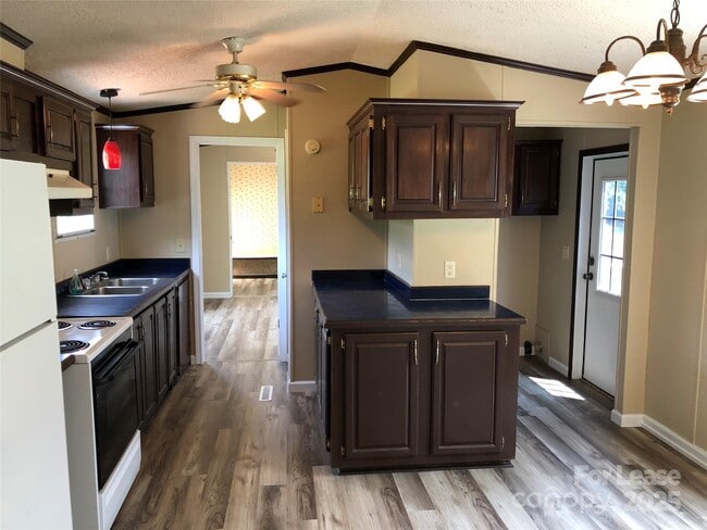 Foto del edificio - 1077 Bexley Ln