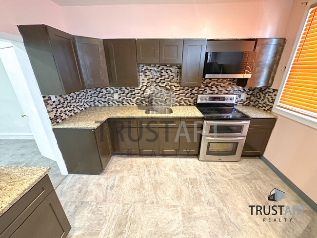 Photo - 805 Lindley Ave House