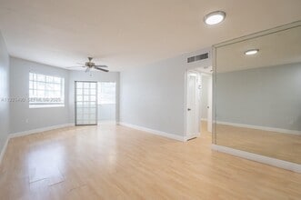 Building Photo - 1651 NE Miami Gardens Dr