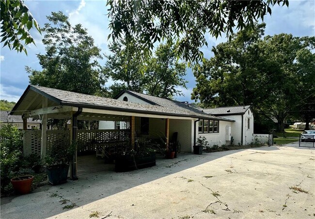 Foto del edificio - 214 Etowah Dr