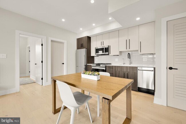Foto del edificio - 3933 14th St NW