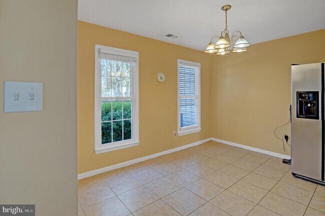 Foto del edificio - 6389 Fenestra Ct