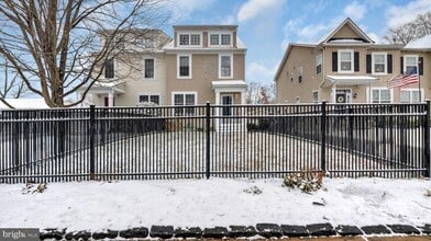 Building Photo - 1833 Drew St