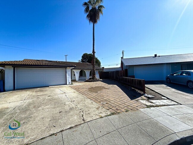 Building Photo - $5295 - 4 Bed/2 Bath Remodeled Home in Santa Clara