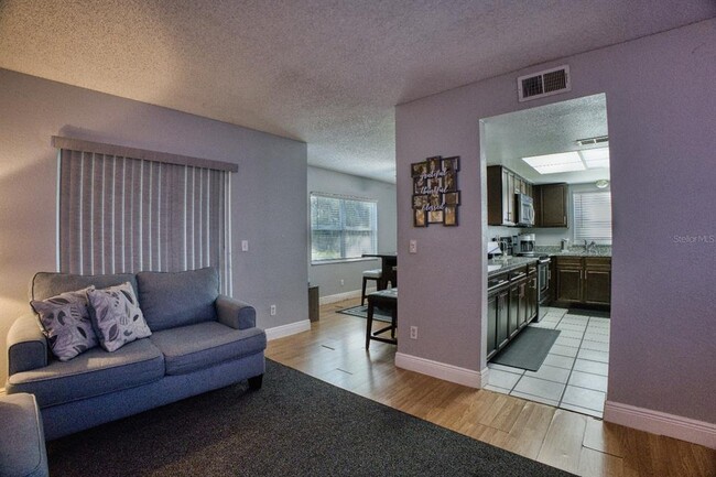 Foto del edificio - 9809 Turf Way