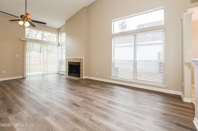 Foto del edificio - 8056 Coatbridge Ln N